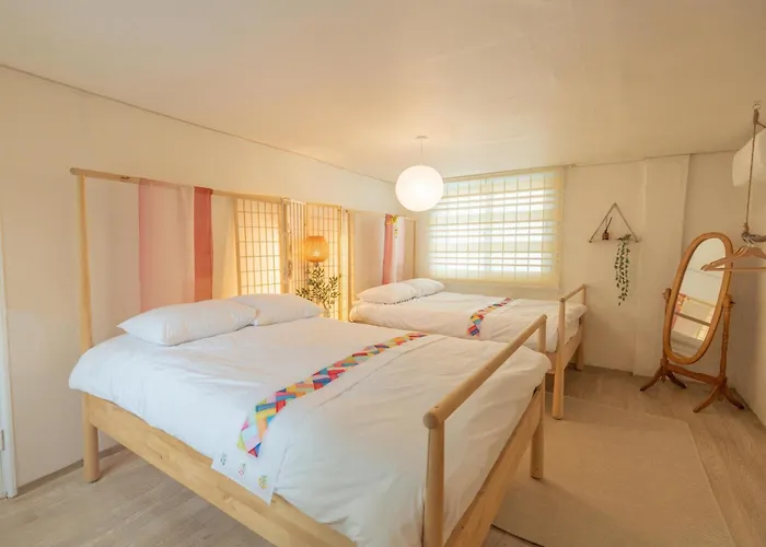 아파트 1m Walk Stn, 3br,12pax, Near The Airport Bus, Ddp 15 Mins *