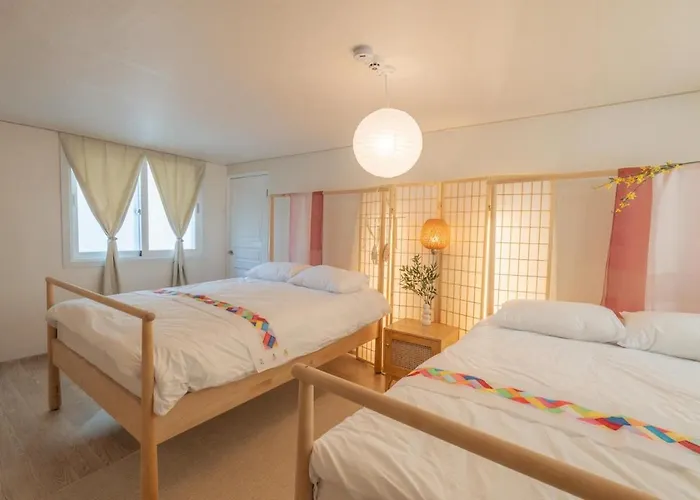 1m Walk Stn, 3br,12pax, Near The Airport Bus, Ddp 15 Mins