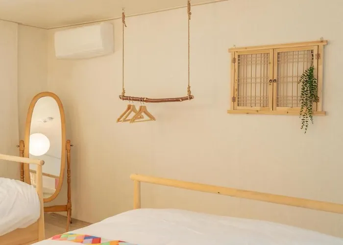 1m Walk Stn, 3br,12pax, Near The Airport Bus, Ddp 15 Mins *