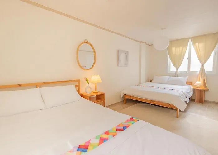 1m Walk Stn, 3br,12pax, Near The Airport Bus, Ddp 15 Mins