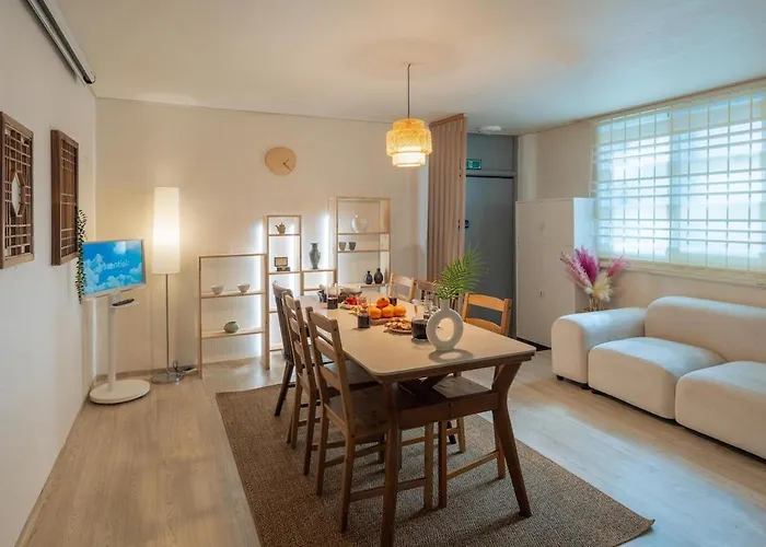 1m Walk Stn, 3br,12pax, Near The Airport Bus, Ddp 15 Mins * 서울특별시