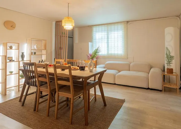 1m Walk Stn, 3br,12pax, Near The Airport Bus, Ddp 15 Mins 아파트