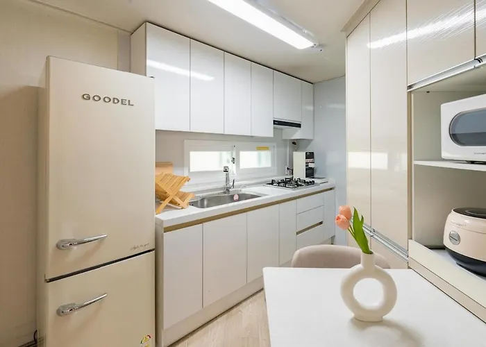 1m Walk Stn, 3br,12pax, Near The Airport Bus, Ddp 15 Mins 아파트 서울특별시